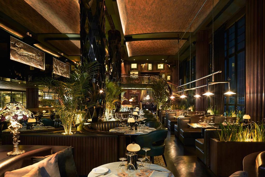 Double - Six, Luxury -