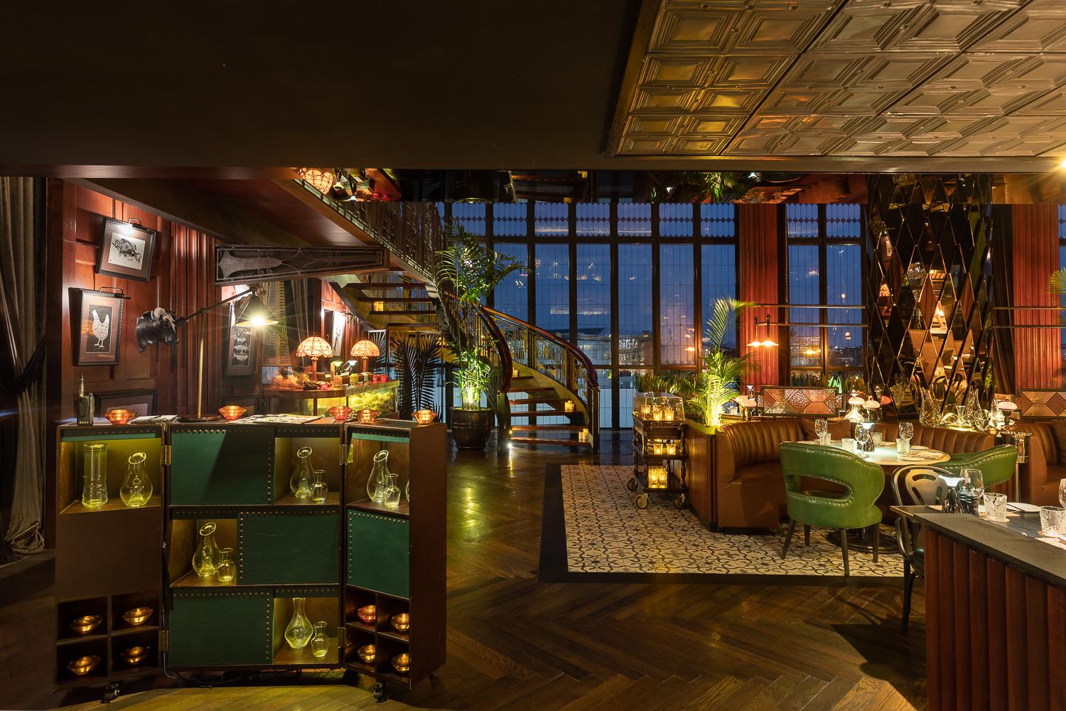 Double - Six, Luxury -