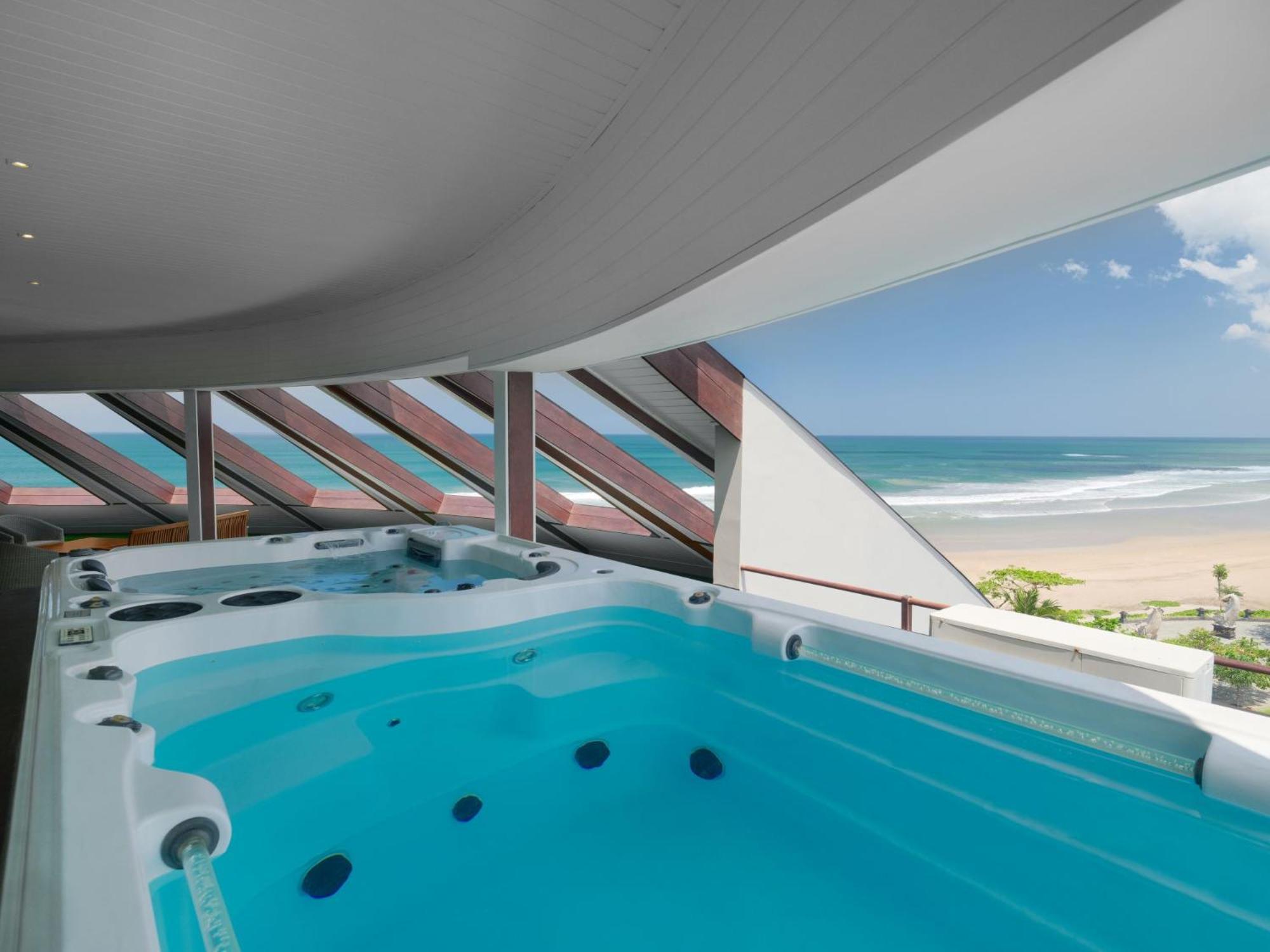 Double - Six, Luxury -