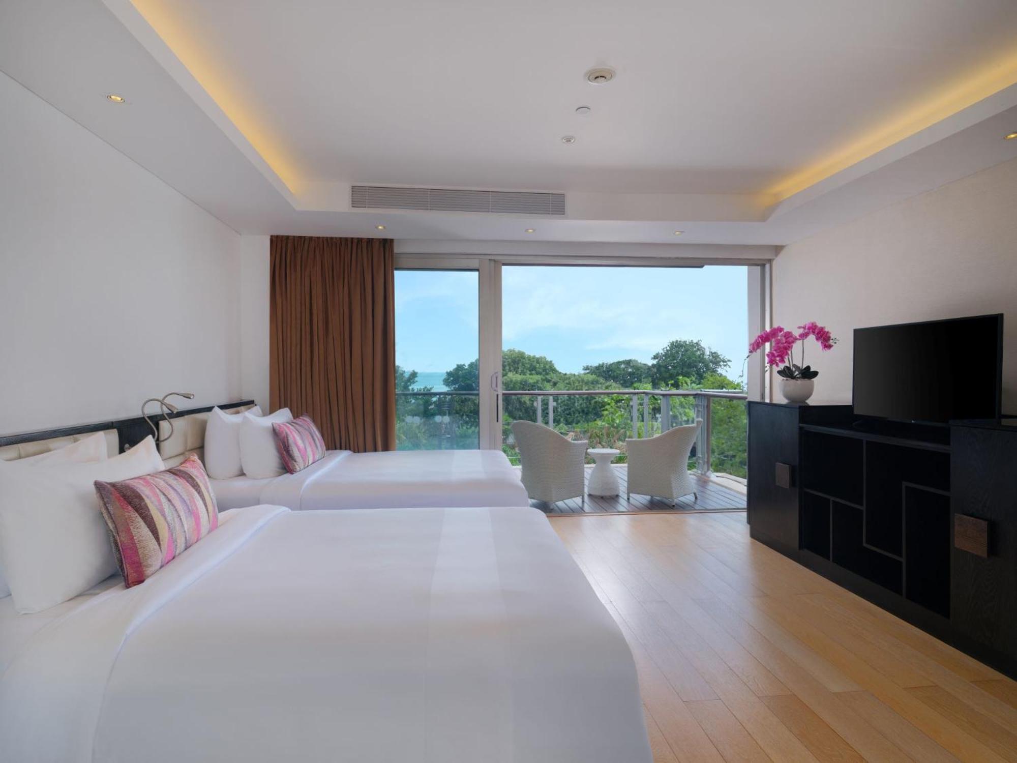 Double - Six, Luxury -