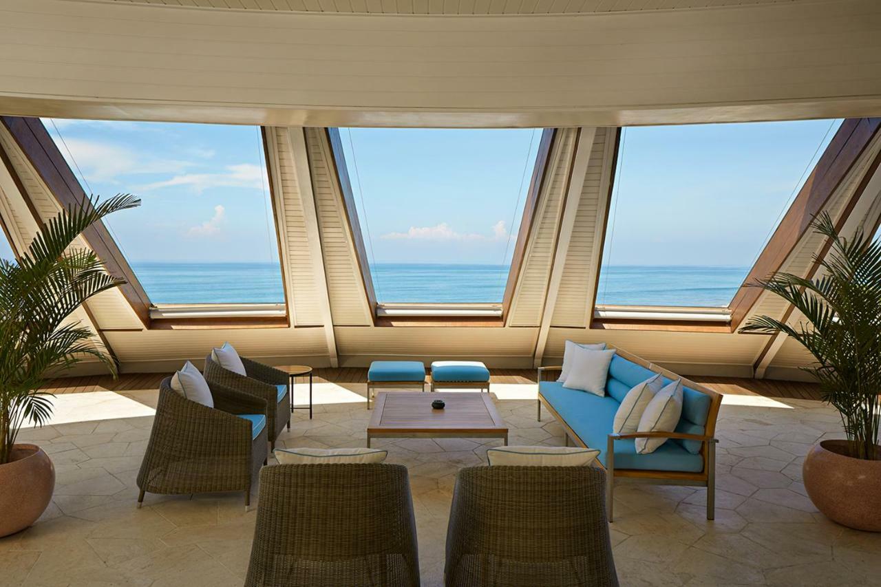 Double - Six, Luxury -