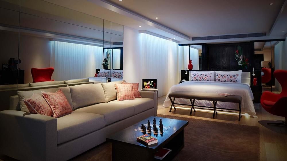 Double - Six, Luxury -