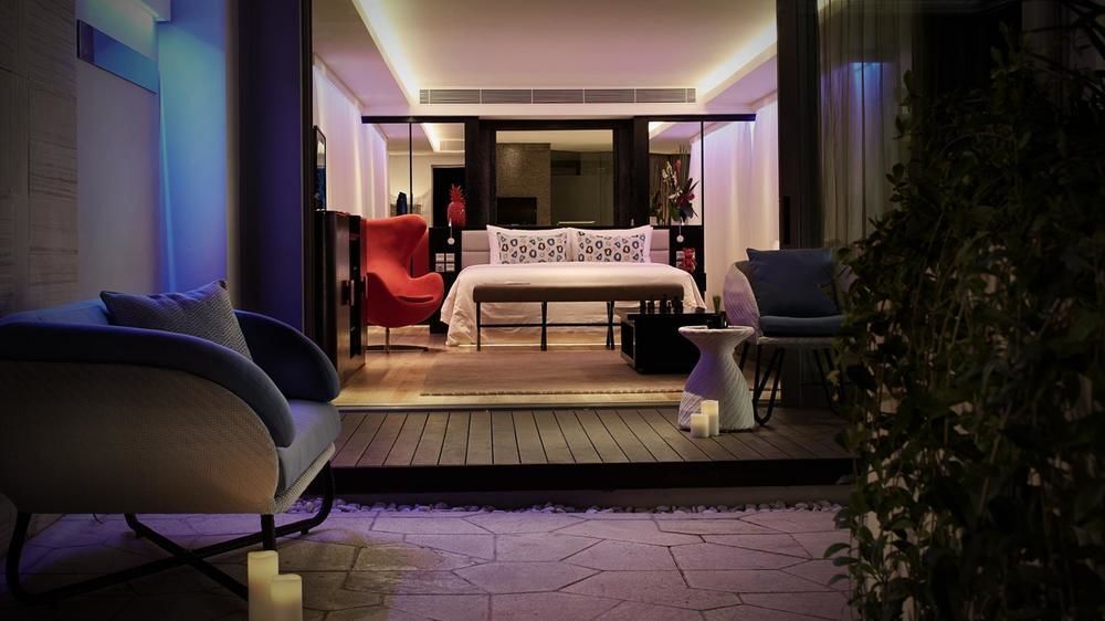 Double - Six, Luxury -